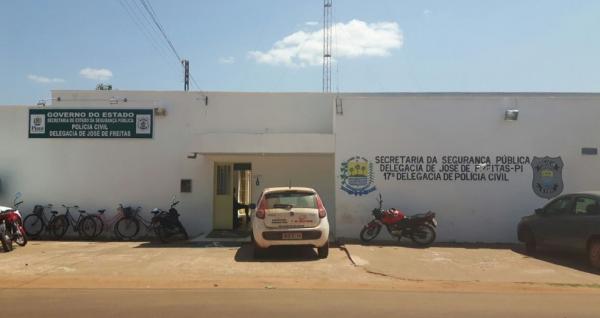 Suspeito de matar vizinho após briga por conta de um cacho de bananas se entrega à polícia