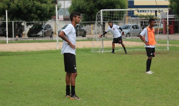 Jogador faz &uacute;ltimo treino antes da decis&atilde;o contra o River-PI no Albert&atilde;o.(Imagem: Abdias Bideh/GloboEsporte.com)