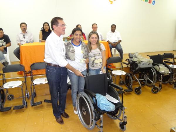 Realizada a entrega de 16 cadeiras de rodas em Floriano