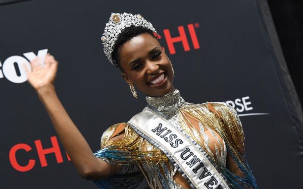 A Miss Universo 2019 Zozibini Tunzi, da &Aacute;frica do Sul(Imagem:Valerie Macon / AFP Photo)