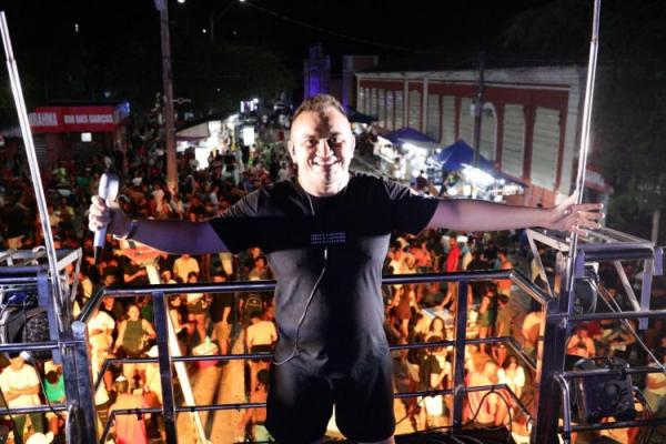 Arrast&atilde;o com Durval Lelys marca Estreia da Folia de Carnaval em Floriano (Imagem:Secom)