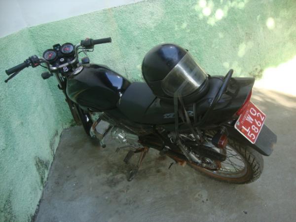 Moto recuperada - veiculo do mototaxista que foi esfaqueado por assaltante(Imagem:reda&ccedil;ao)