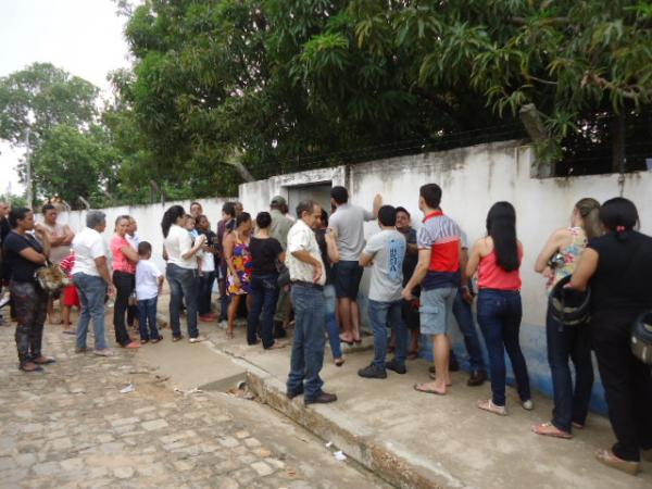 Primeiro dia de bazar solid&aacute;rio &eacute; sucesso na APAE de Floriano.(Imagem:FlorianoNews)