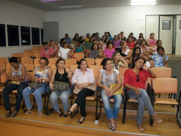 Mais um cap&iacute;tulo do drama da rede municipal de ensino de Floriano.(Imagem:FlorianoNews)