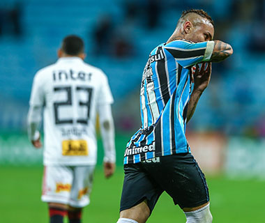 São Paulo sofre virada do Grêmio e deixa Flamengo seguir na liderança