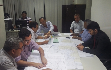 Cete reúne prefeitos em situação de litígio e visita comunidade do interior
