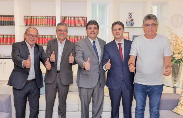 Em dia de reuniões, base governista planeja eleger 27 deputados estaduais e oito federais