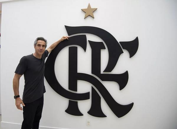 Com cinco competições no horizonte, Flamengo recebe o elenco para o início da Era Paulo Sousa