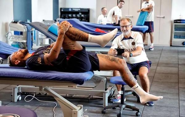  Neymar, em sua reapresenta&ccedil;&atilde;o no PSG para a temporada 2023/24.(Imagem:C. Gavelle/PSG )