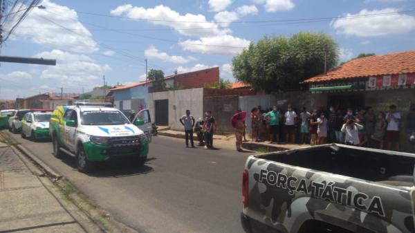 Suspeita de matar vizinha a facadas em briga por terreno teria planejado o crime, diz Polícia Civil