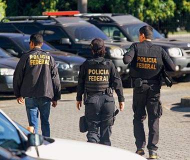 PF prende falsário que se passava por médico, coronel e jornalista