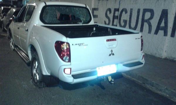 Caminhonete L 200 recuperada ap&oacute;s roubo na zona leste.(Imagem:Divulga&ccedil;&atilde;o/PM)