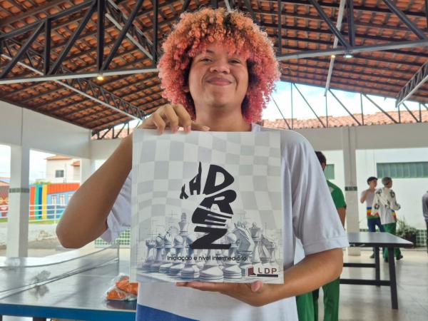 Xadrez reforça ensino de lógica na rede pública e Seduc leva projeto para escolas de sete municípios