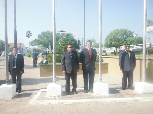 Hasteamento de bandeiras assinala abertura da Semana da P&aacute;tria em Floriano.(Imagem:FlorianoNews)