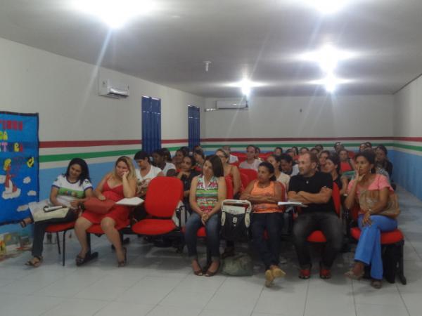 Evento marca encerramento das atividades do PNAIC em Bar&atilde;o de Graja&uacute;.(Imagem:FlorianoNews)