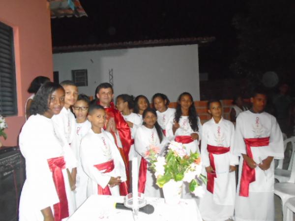 Crianças e jovens recebem sacramento da primeira Eucaristia em Floriano