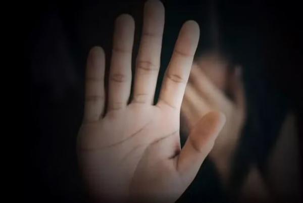 Adolescente de 17 anos é encontrada nua e desacordada na porta da casa de tia após ser estuprada