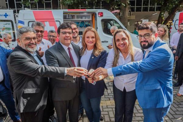 Governador Rafael Fonteles fez a entrega dos ve&iacute;culos para 10 munic&iacute;pios. A previs&atilde;o &eacute; que mais 17 ambul&acirc;ncias sejam entregues em maio.(Imagem:Divulga&ccedil;&atilde;o)