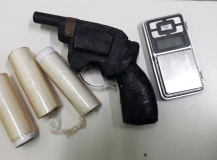 Suspeito engole cigarro de maconha para se livrar de flagrante