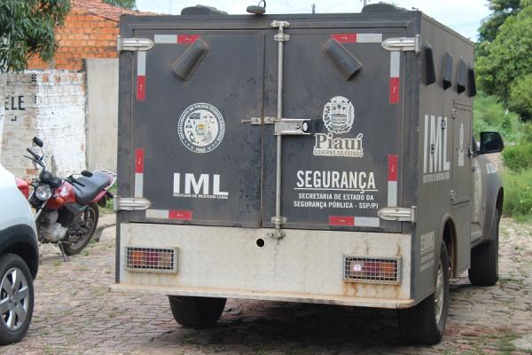 Homem esfaqueia esposa na cabeça e comete suicídio na Zona Leste de Teresina