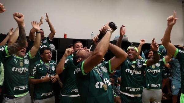 Abel Ferreira festeja o t&iacute;tulo brasileiro do Palmeiras.(Imagem: Cesar Greco)