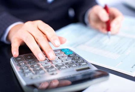 Em crise, um terço dos municípios deve fechar o ano com contas no vermelho