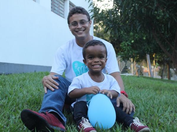 "Preconceito incomoda, tamanho não", diz pai de criança com nanismo