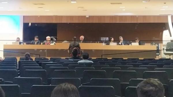 Julgamento de suspeito de atropelar e matar enfermeira e ferir namorada no Tribunal do J&uacute;ri em Teresina.(Imagem:Ilanna Serena/g1)