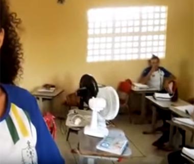 Para driblar calor, alunos levam ventiladores de casa para escola no Piauí