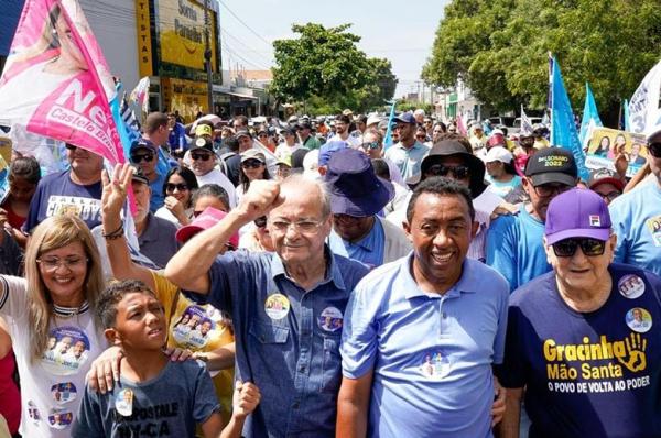 Mão Santa acompanha Sílvio e Joel em caminhada com multidão em Parnaíba