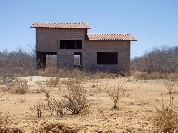 Matadouro P&uacute;blico or&ccedil;ado em R$ 100 mil est&aacute; sem conclus&atilde;o e abandonado.(Imagem:Gustavo Almeida/G1)
