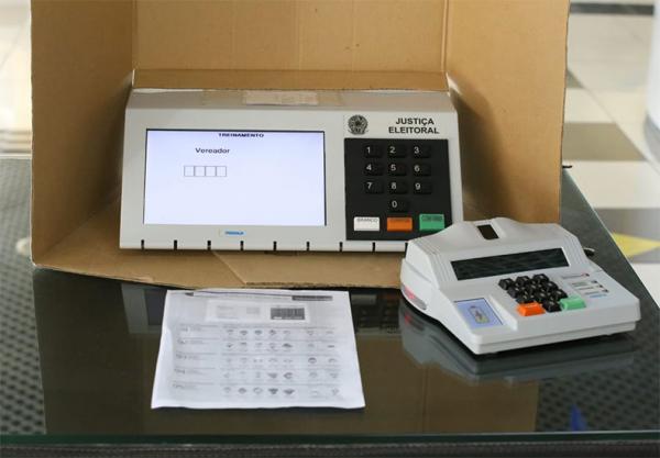 Urnas eletrônicas são instaladas neste sábado nas seções dos 224 municípios