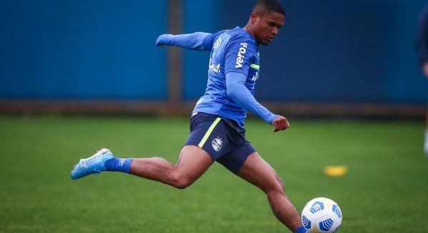 De olho no mercado da bola, São Paulo negocia com atacante Douglas Costa