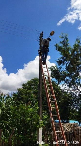 Setor de iluminação pública de Floriano implanta luminárias na zona rural