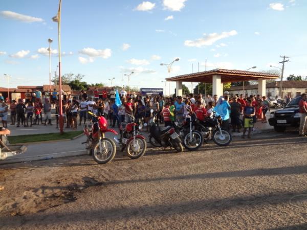 Coliga&ccedil;&atilde;o For&ccedil;a do Povo realizou concentra&ccedil;&atilde;o na Pra&ccedil;a Santo Ant&ocirc;nio.(Imagem:FlorianoNews)