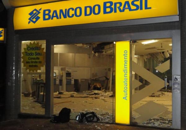 Quadrilha usa roupas camufladas do Exército durante assalto a banco no PI