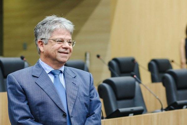Gustavo Neiva requer informações sobre escritórios da Investe e Porto Piauí