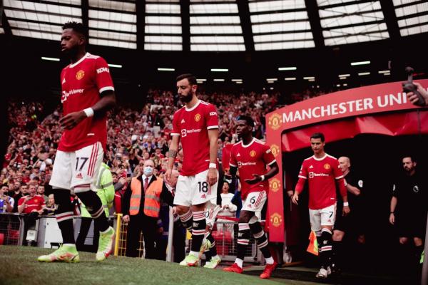 Manchester United tem vestiário dividido entre CR7 e atletas que falam português e os que não