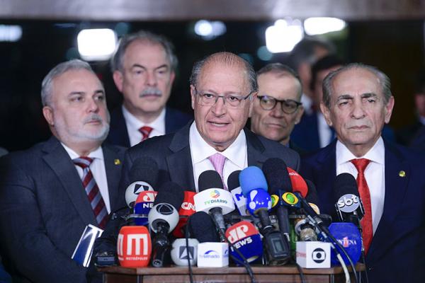 Governo encaminha nos próximos dias projeto de ancoragem fiscal, diz Alckmin