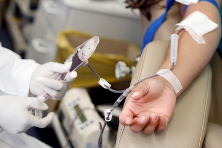 Família pede doação de sangue tipo A+ para jovem internada