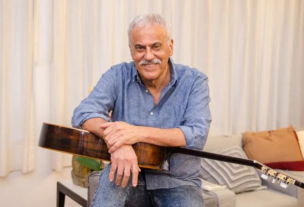 Danilo Caymmi apronta álbum com músicas da era dos festivais enquanto relança o primeiro disco solo