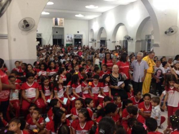 Como&ccedil;&atilde;o e homenagens marcam missa de s&eacute;timo dia da professora Solimar.(Imagem:FlorianoNews)