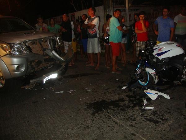 Colisão entre automóvel e motocicleta deixa uma pessoa ferida em Floriano.(Imagem:Temístocles Filho/jc24horas)