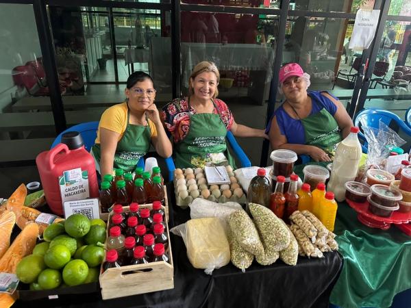 Detran-PI recebe feira da agricultura familiar em ação de valorização da produção local