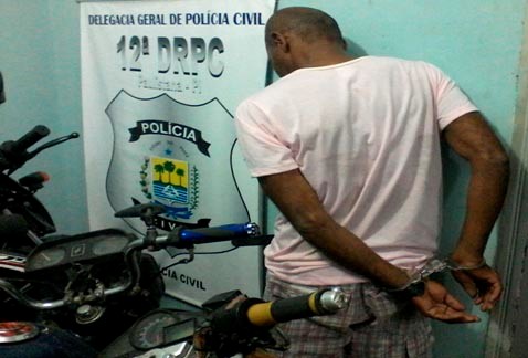 Disfarçados de clientes de lotérica, policiais prendem foragido há 14 anos