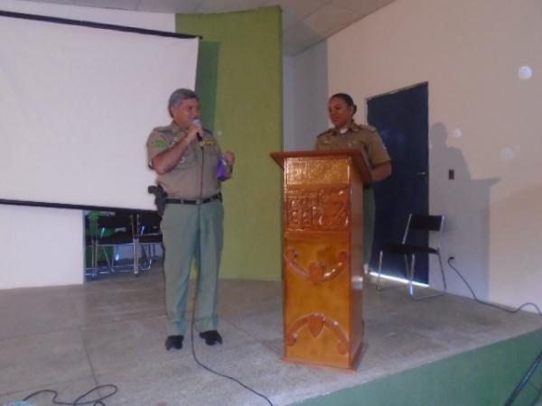 Policiais do 3º BPM recebem homenagem alusiva ao Dia dos Pais.(Imagem:FlorianoNews)