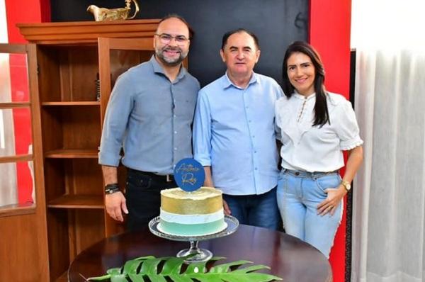 Presidente da Câmara Municipal de Floriano parabeniza prefeito Antônio Reis pelo seu aniversário