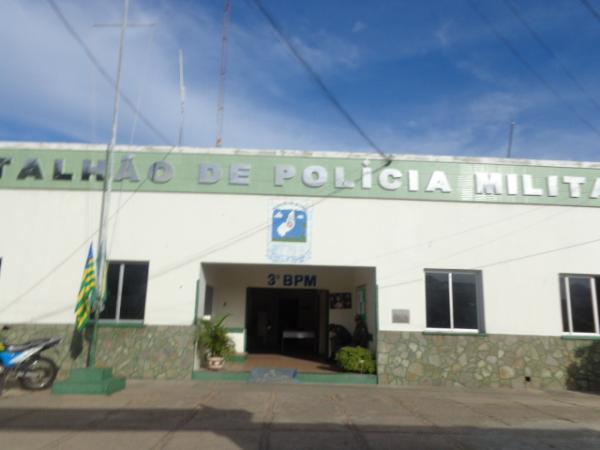 Polícia Militar prende dois homens com dinheiro e drogas em Floriano
