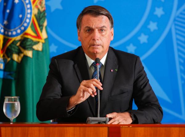 Bolsonaro: Somos humanos e erramos, mas jamais errei por omissão