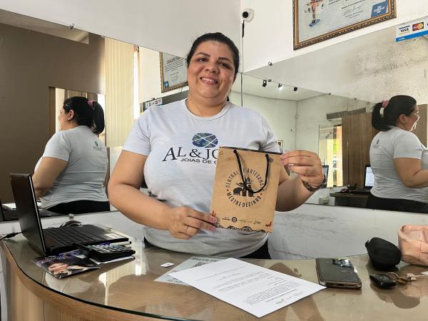 Lojistas da Central de Artesanato Mestre Dezinho recebem certifica&ccedil;&atilde;o da Sudarpi(Imagem:Ascom/Sudarpi)